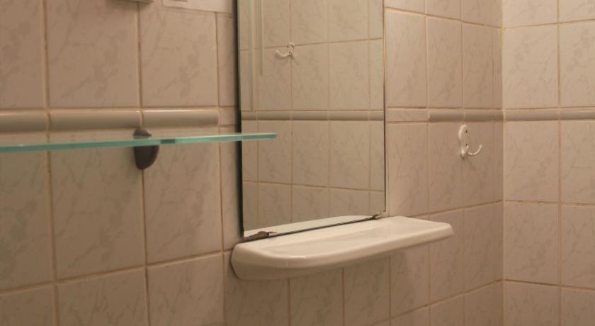 Image of Quadruple Room with Private Bathroom 6