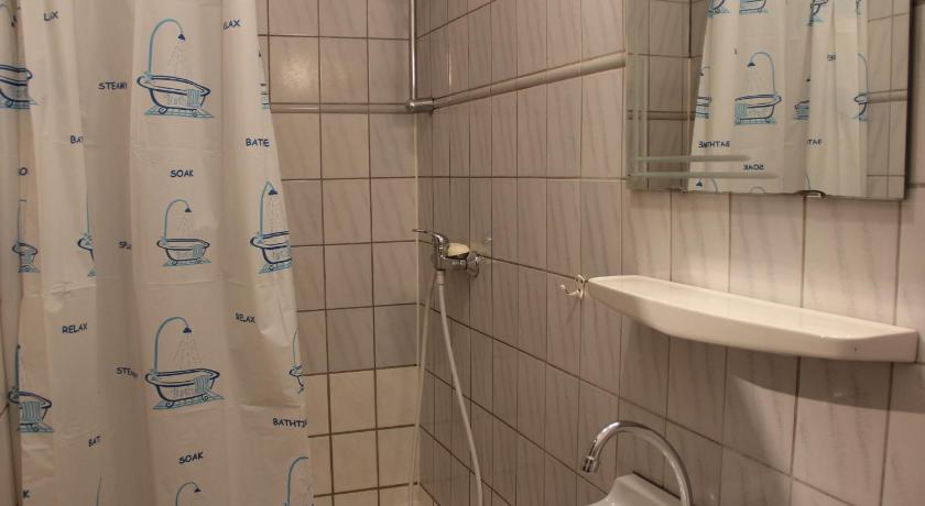 Image of Room with 5 Beds with private bathroom 6