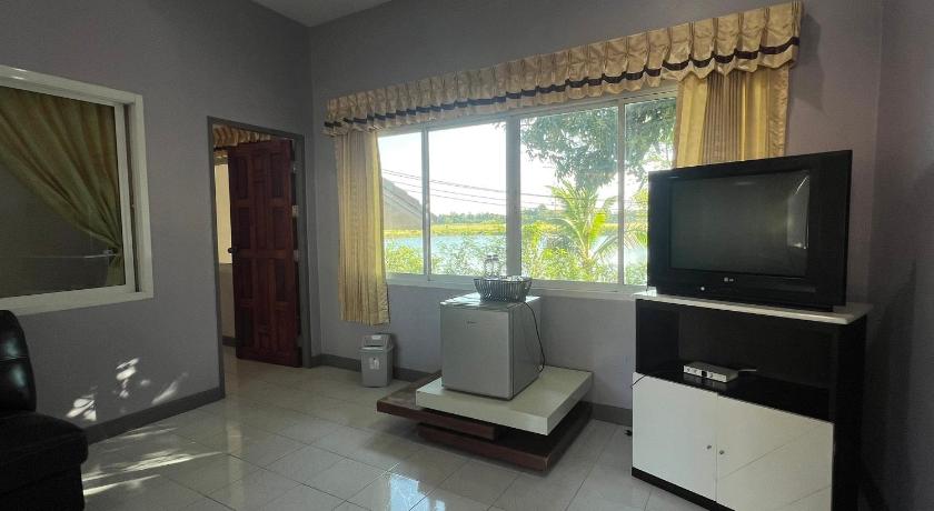 Image of Deluxe Room with Lake View 2