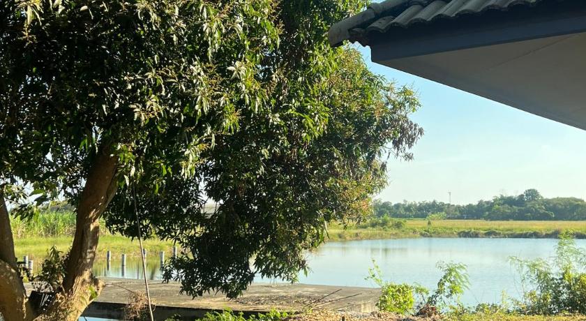 Image of Deluxe Room with Lake View 6