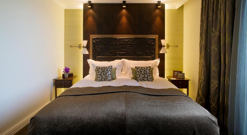 รูปของคอร์เนอร์ สวีท วิวทะเลสาบ มีระเบียง (Corner Lake View Suite with Balcony) 5