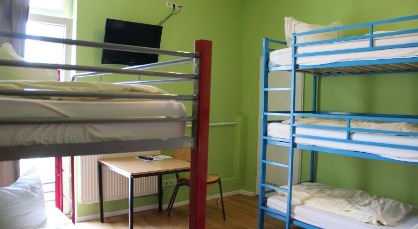 Image of Room with 5 Beds with private bathroom 1