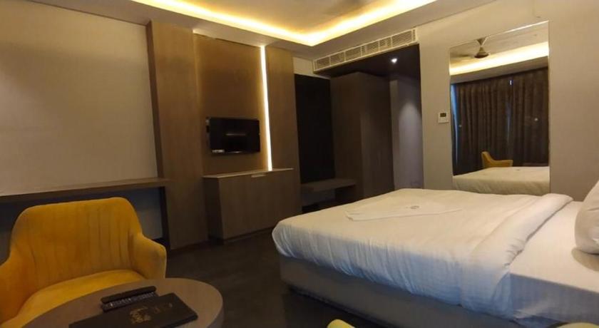 Hotel The Legend photo