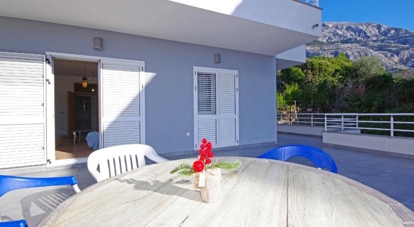 Makarska Apartments - image 17
