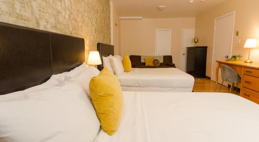 Image of Double Room with Two Double Beds 4