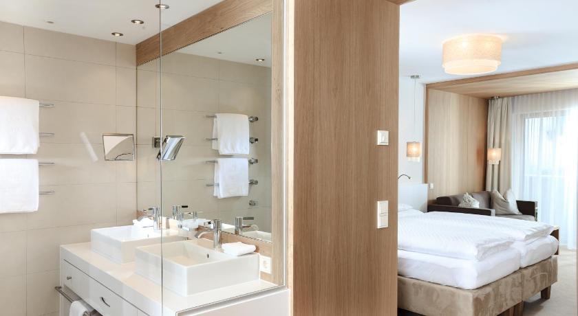 Comfort Double Room, Hotel Trofana Alpin in Ischgl