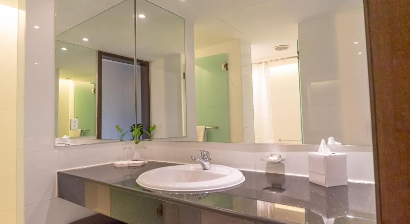 Image of Premier Deluxe Twin Room 8