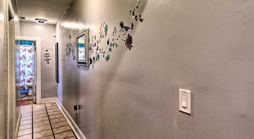 Long Beach Apt with Patio about 3 Mi to Beaches! photo