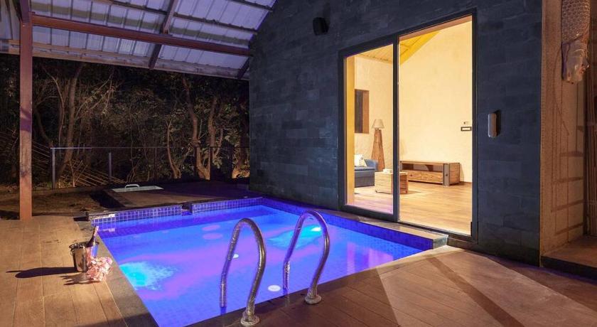 Soul Tree Villa 50 Super Luxury Villa with heated plunge pool and jacuzzi photo