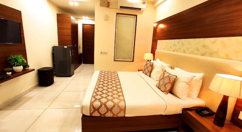 Hotel When In Gurgaon - Opposite to Artemis Hospital photo