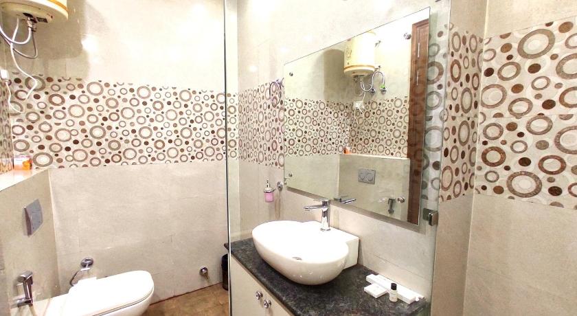 Hotel When In Gurgaon - Opposite to Artemis Hospital photo