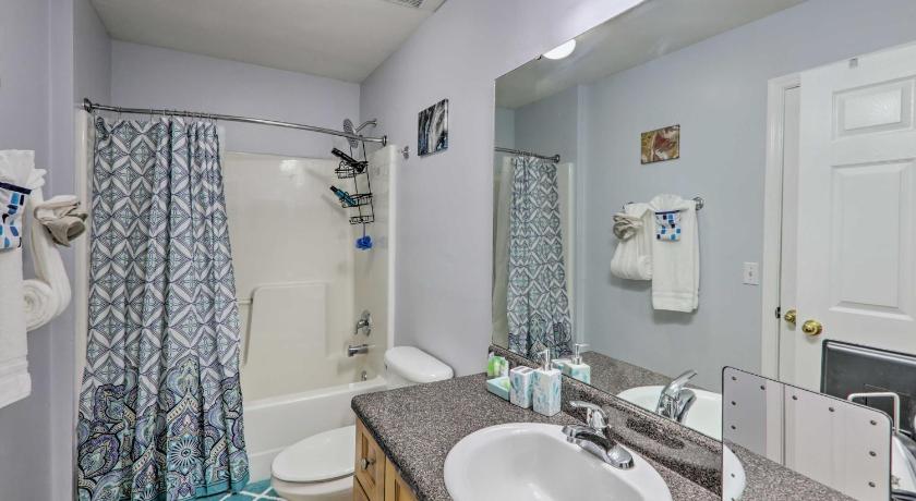 Tidy Tallahassee Townhome about 7 Mi to Downtown! photo