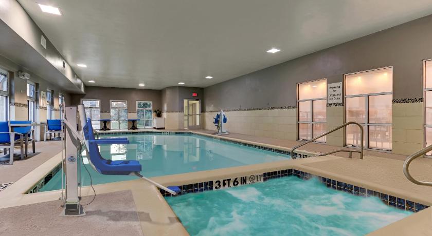 Holiday Inn Express & Suites Weatherford