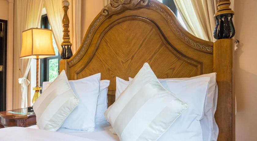 Image of Deluxe Room (2 Adults + 1 Child) 4