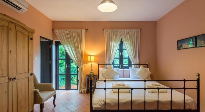 Image of Queen Room with Balcony 0