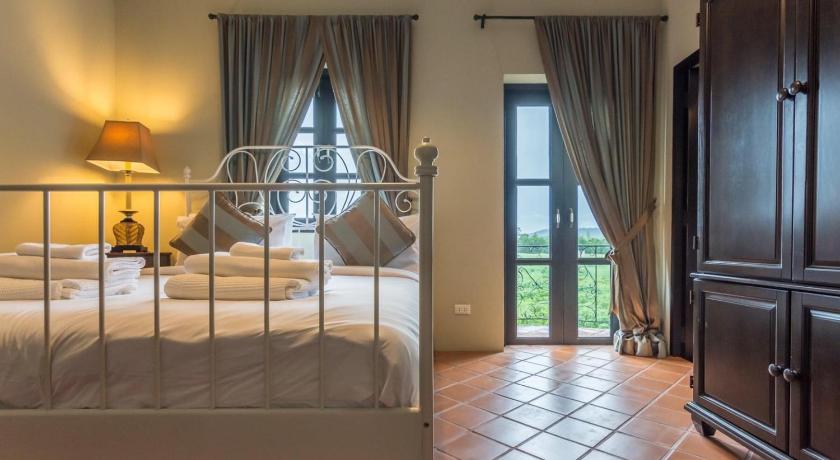 Image of Queen Room with Balcony 0