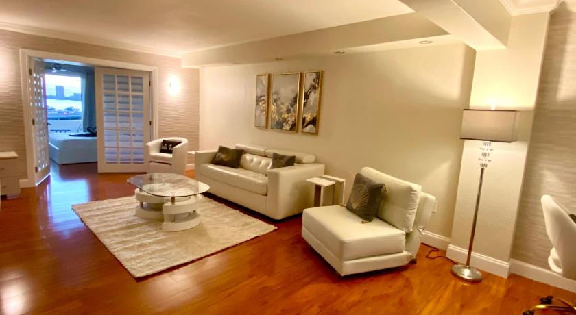 マイアミビーチ Deluxe waterfront one bedroom apartment with Miami Skyline view, free parking 5 mins drive to Miami  5つ星 宿泊施設 スイート