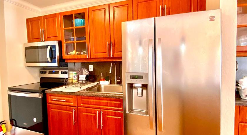 マイアミビーチ Deluxe waterfront one bedroom apartment with Miami Skyline view, free parking 5 mins drive to Miami  5つ星 宿泊施設 レストラン
