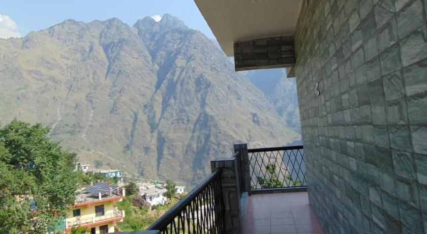 Mountains Facing Homestay photo
