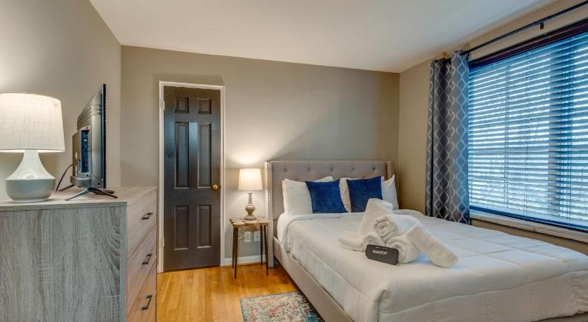 Nashville home in the center of it all -107 photo