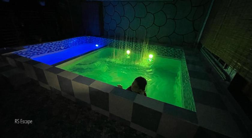 RS Escape in Deca Clark with Private Pool, 2BR, 1 Office, Netflix and 45MBPSWifi photo