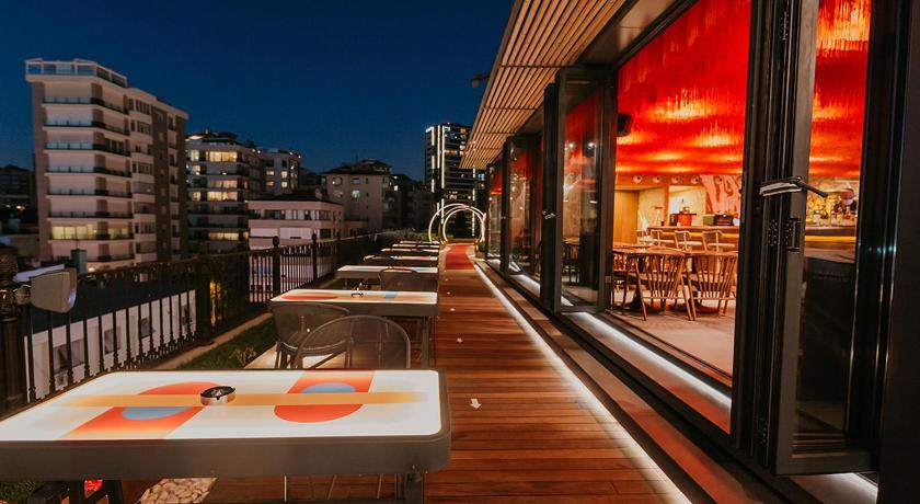 Wyndham Grand Istanbul Kalamış Marina Hotel - image 3