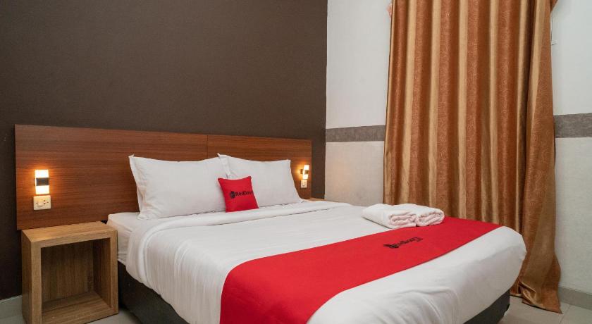 RedDoorz Syariah near Kota Cinema Mall Jatiasih
