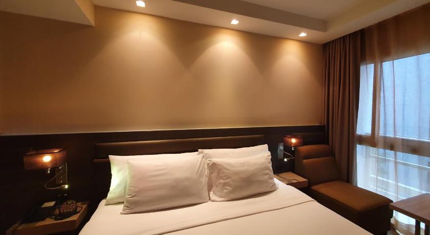 Image of Executive Double or Twin 11