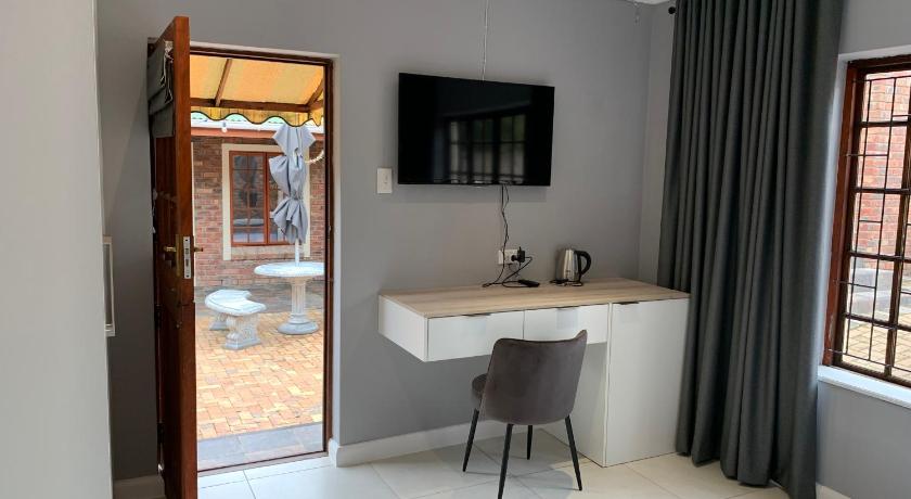 Green Pastures Guesthouse photo