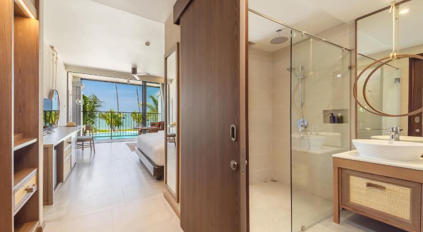 Image of Deluxe Sea View 13