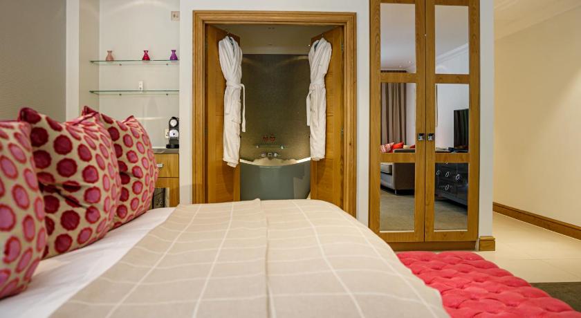 Image of Luxury Garden Suite 14