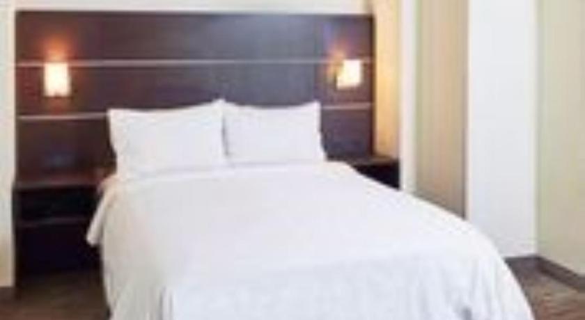 Holiday Inn Express Hotel & Suites- Gadsden