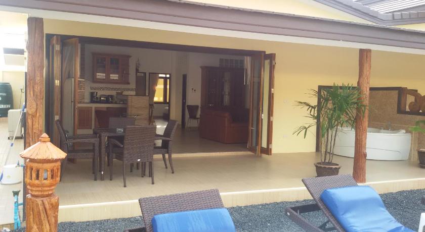 Image of Apartment with Pool View 10