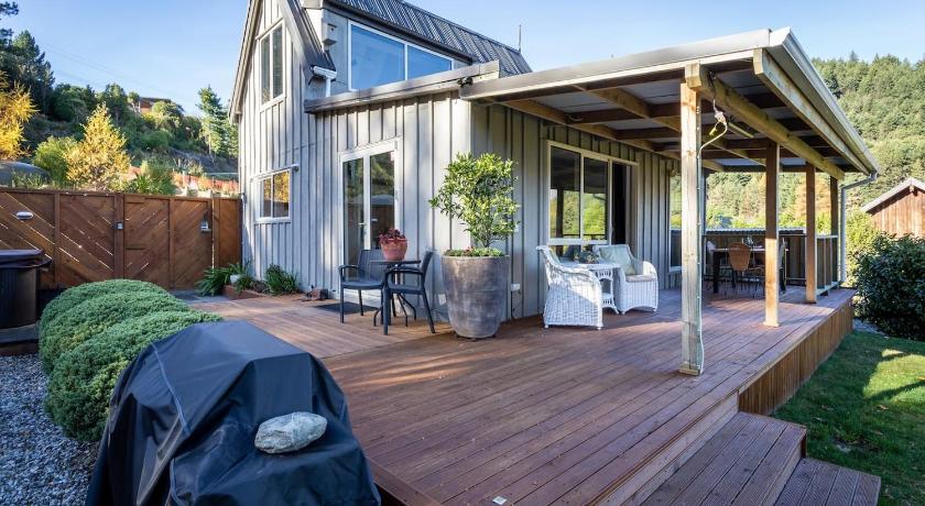 Private Cottage with Spa and Amazing Lake Views photo