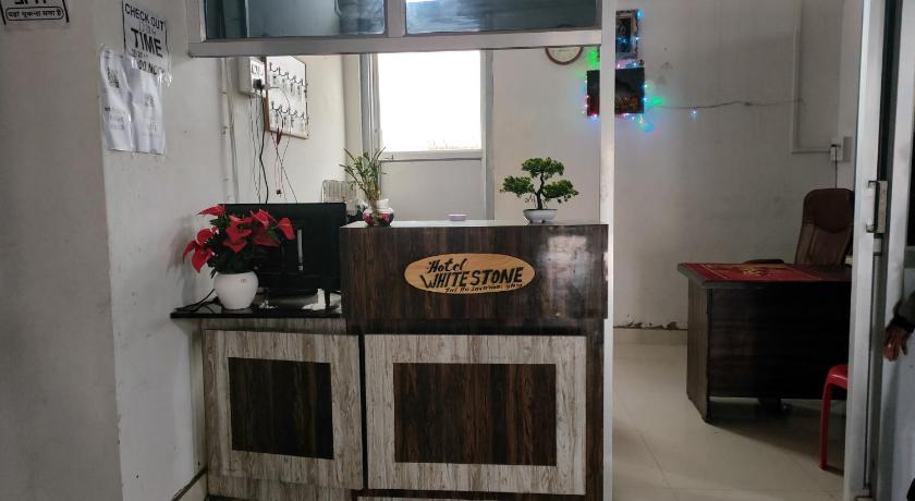 Hotel White Stone gonda photo