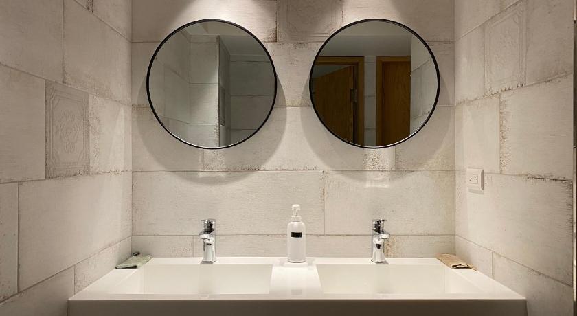 Image of 8-Bed Mixed Dormitory with Shared Bathroom 2