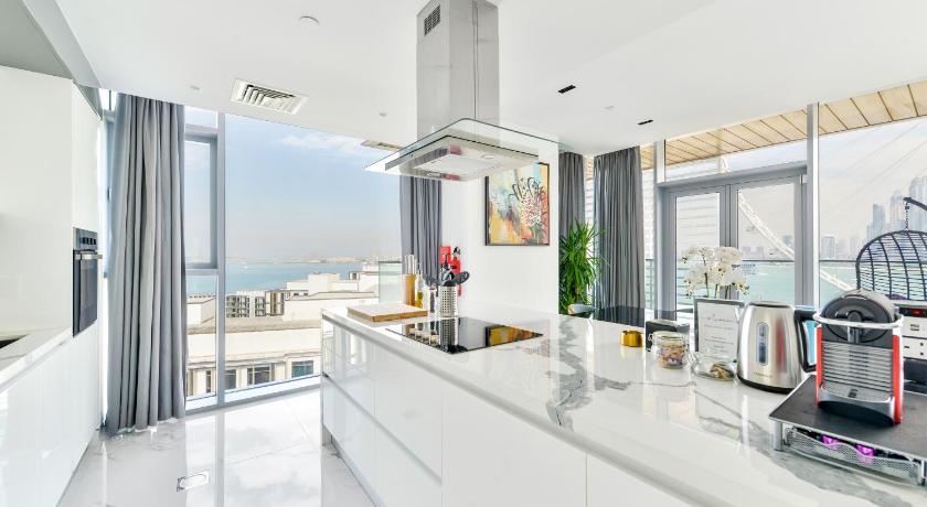 Luxurious 3 BR w/ maidroom in BLUEWATERS ISLAND - image 2