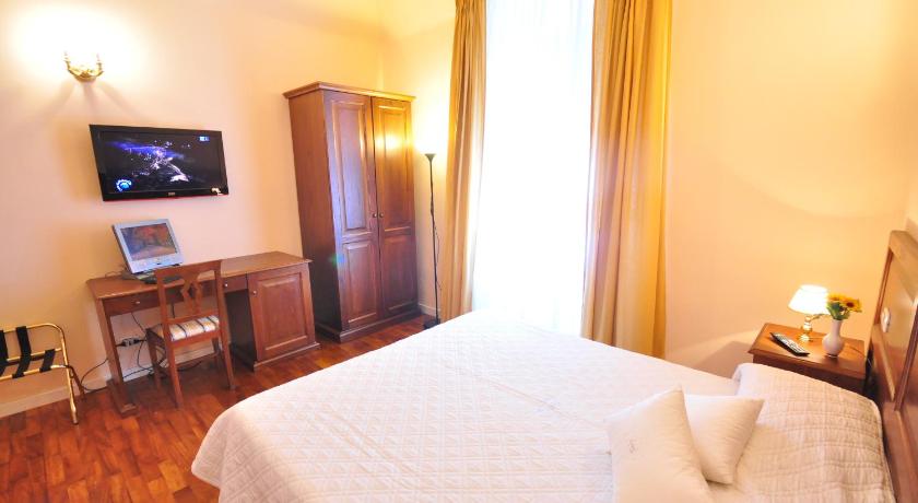 Rome Relais Cavour 3-Star Hotel suite