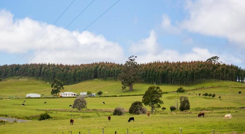 3 Hills at The Good Place photo