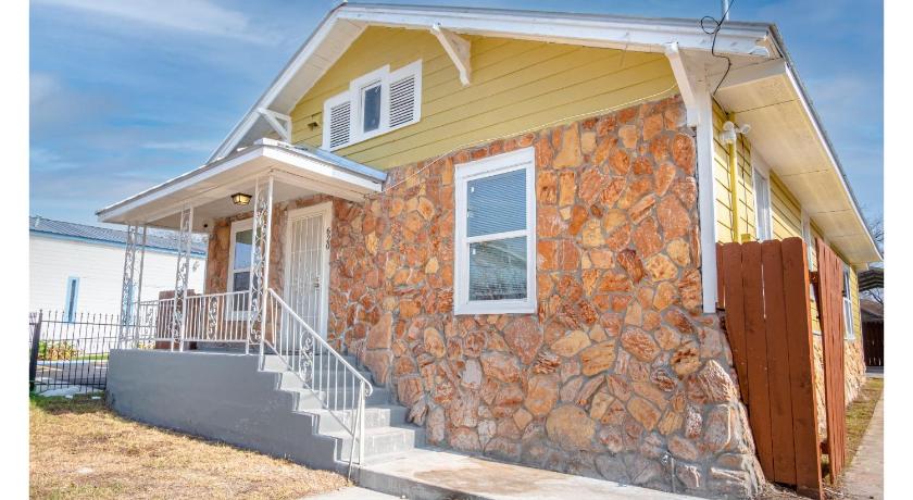 Wonderful 3 BR 2 BA Near Downtown — Hotel in San Antonio (TX)