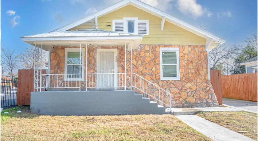 Wonderful 3 BR 2 BA Near Downtown photo
