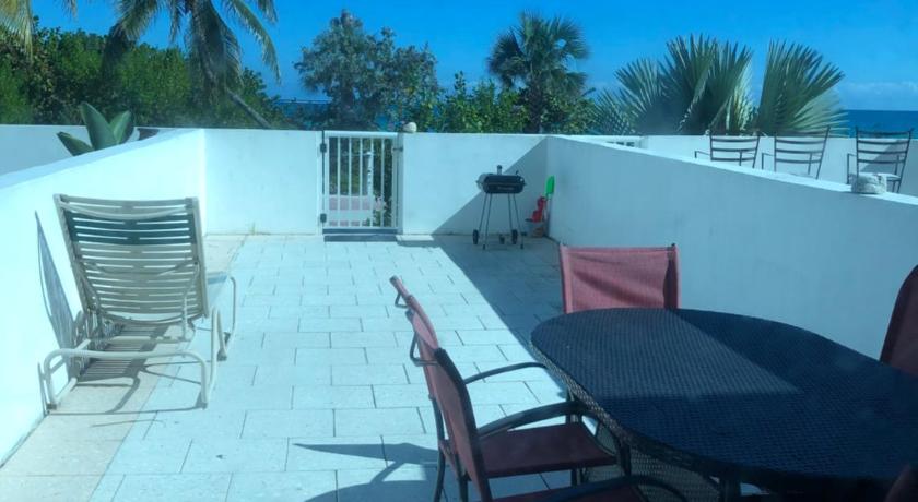 Villa Katy, Beachfront property photo