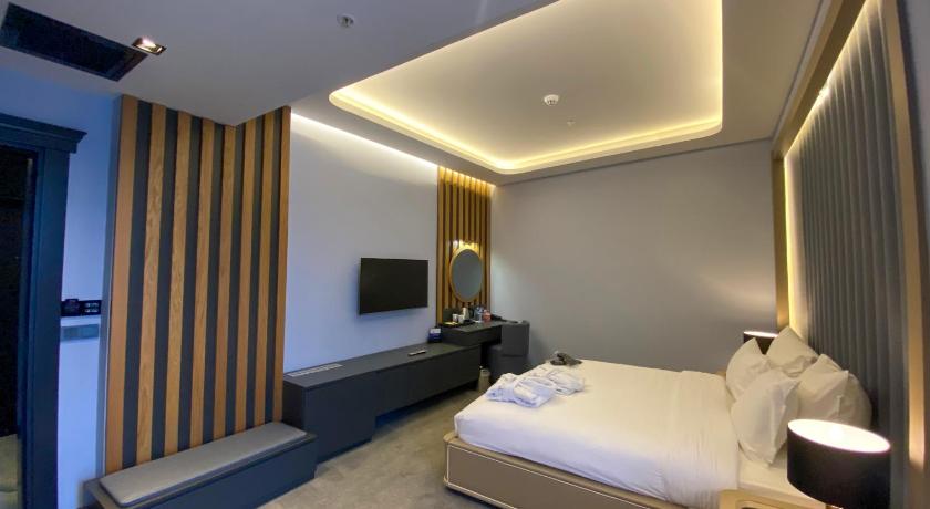 Aileena Hotel & Villas photo