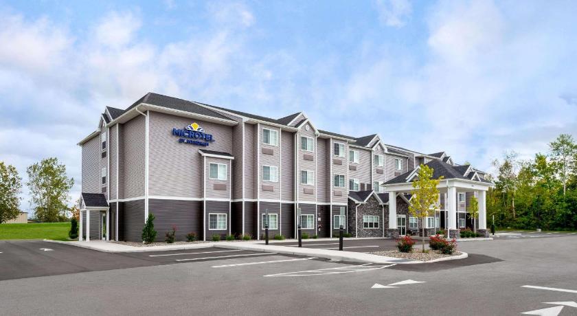Microtel Inn & Suites by Wyndham Farmington photo