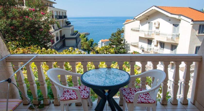 Apartments Nikoleta photo