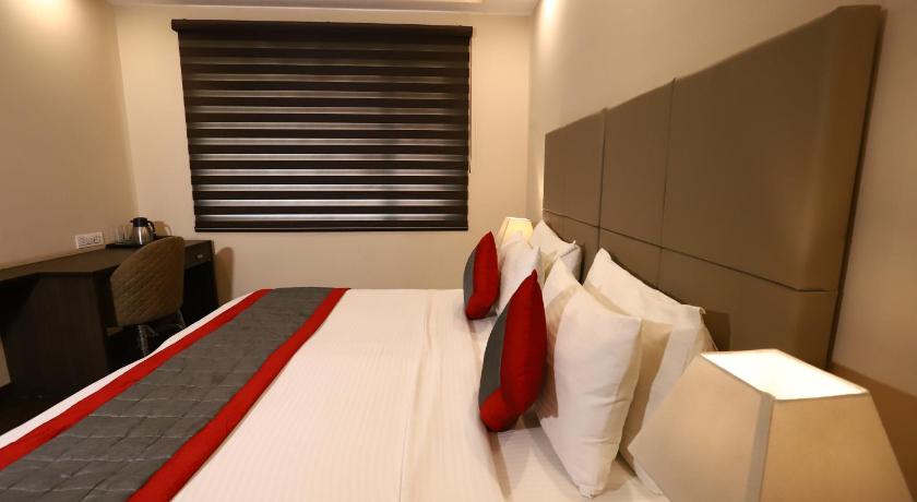 Hotel Azulo Inn Bhikaji Cama Place Delhi - Couple Friendly Local IDs Accepted photo