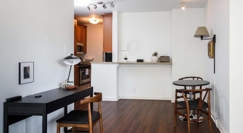Warm CWE 1BR near BJC by Zencity photo