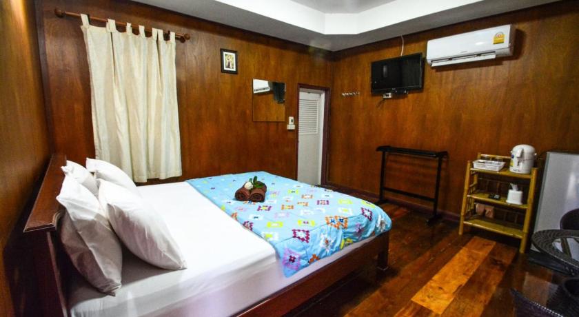 a bedroom with a bed and a dresser, Pruksa Resort Prachin Buri in Prachinburi