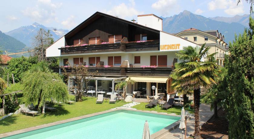 Garni Weingut — Hotel in Meran