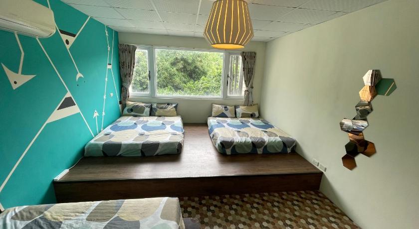 Image of Mountain View Family Room 1